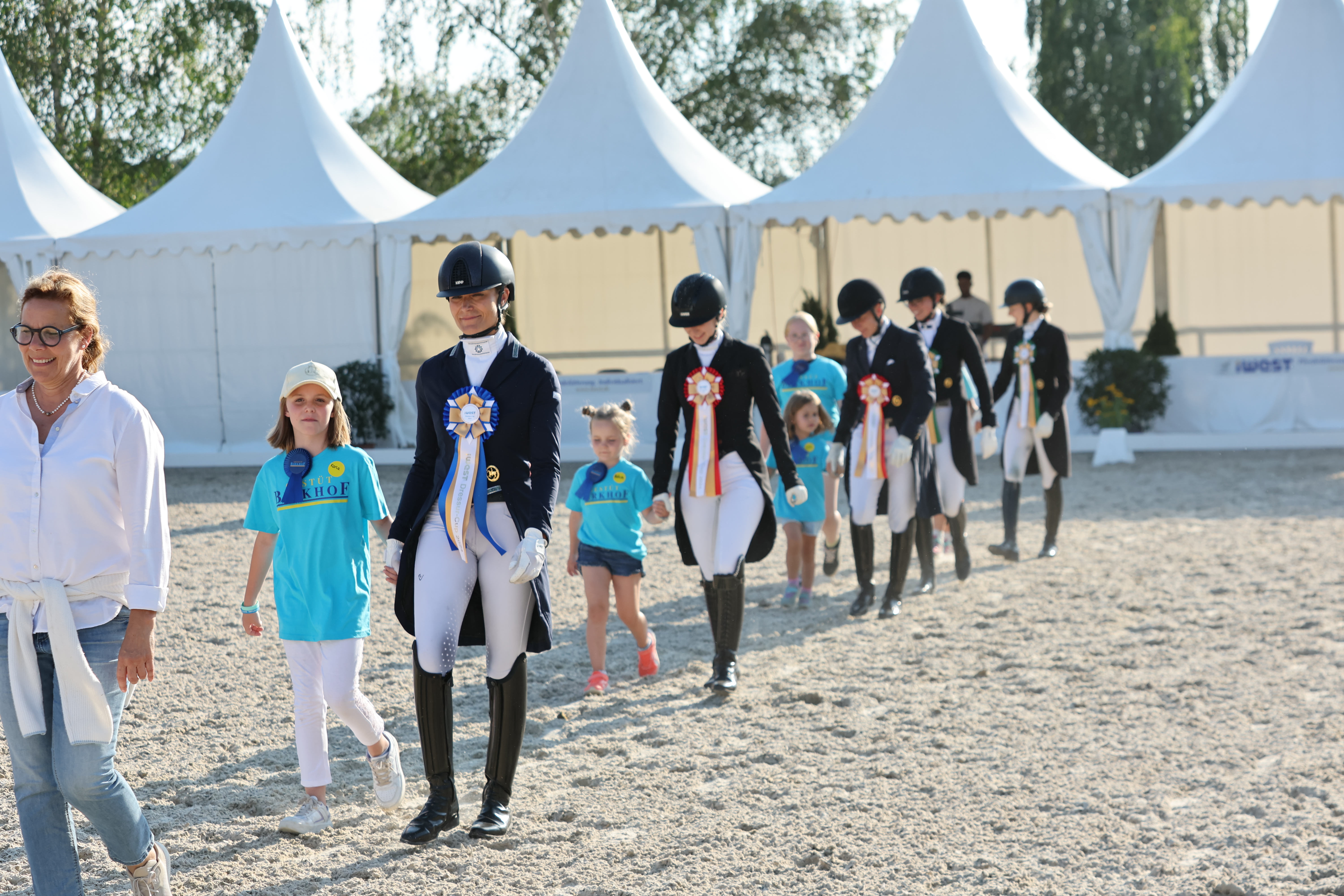 Mittendrin statt nur dabei - werdet Teil der Kindereskorte beim Frühjahrsfestival auf dem Gestüt Birkhof am 1. und 2. Mai 2025!